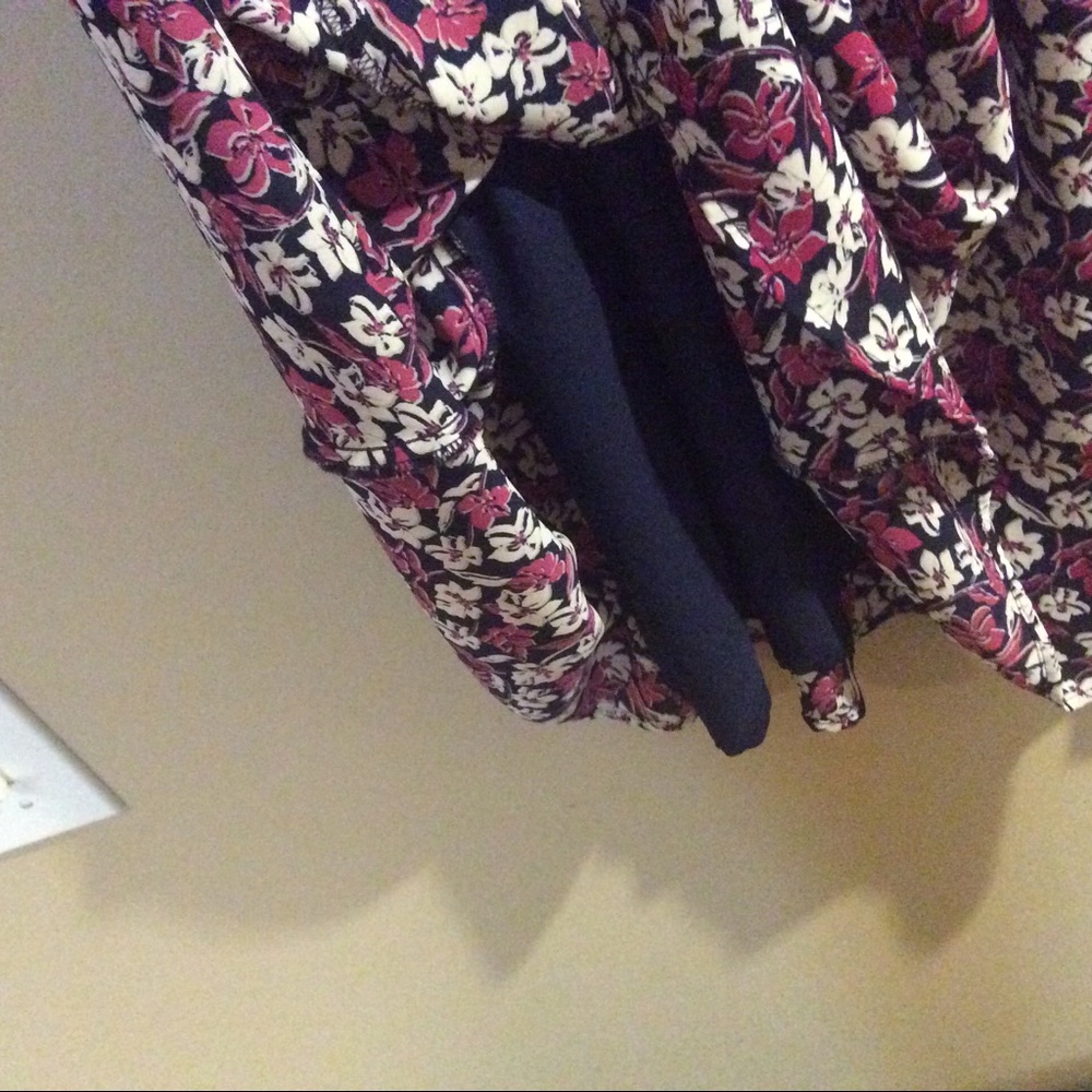 ❤️3/$15❤️ Banana Republic Cold Shoulder Dress - Picture 10 of 14